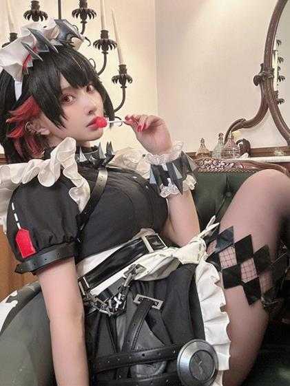 COSPLAY图赏：樱花妹COS《绝区零》艾莲 黑丝鲨鱼妹冷艳又性感